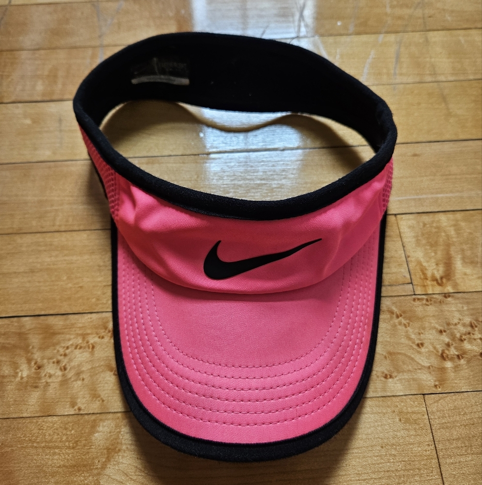 Nike Black And Pink Featherlight Visor with Logo